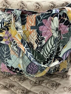 Vera Bradley Quilted Floral Leaf Tote in Multi Colors